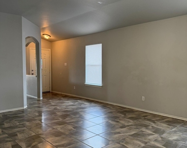 100 Carol Ave - Photo Thumbnail 4