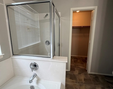 100 Carol Ave - Photo Thumbnail 11