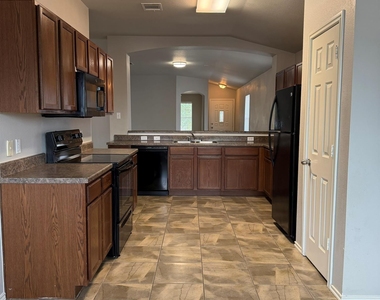 100 Carol Ave - Photo Thumbnail 13