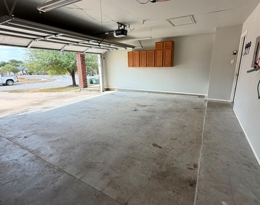 100 Carol Ave - Photo Thumbnail 19