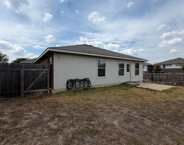 100 Carol Ave - Photo Thumbnail 14