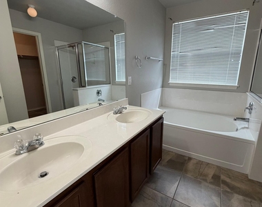 100 Carol Ave - Photo Thumbnail 10