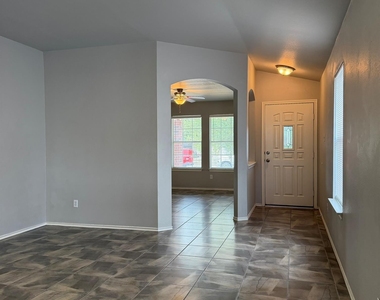 100 Carol Ave - Photo Thumbnail 3