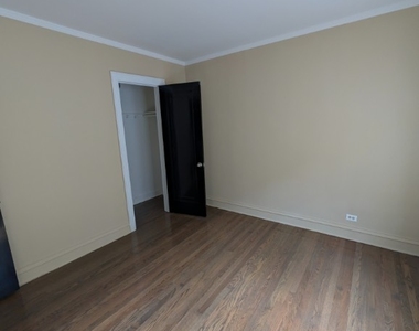 6711 North Greenview Avenue - Photo Thumbnail 3