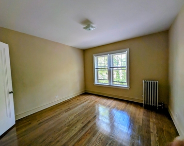 6711 North Greenview Avenue - Photo Thumbnail 5