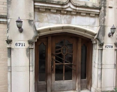 6711 North Greenview Avenue - Photo Thumbnail 12