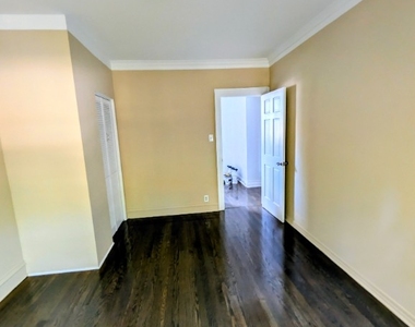 6711 North Greenview Avenue - Photo Thumbnail 7
