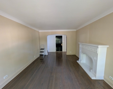 6711 North Greenview Avenue - Photo Thumbnail 1