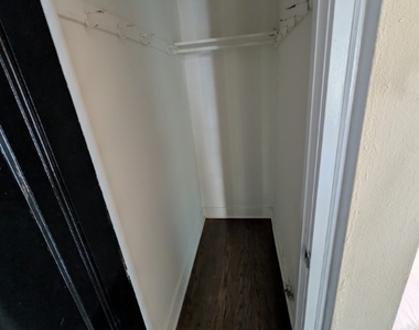 6711 North Greenview Avenue - Photo Thumbnail 10