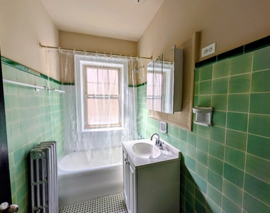 6711 North Greenview Avenue - Photo Thumbnail 4