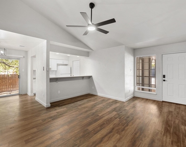 7600 E Woodstone Cv - Photo Thumbnail 3