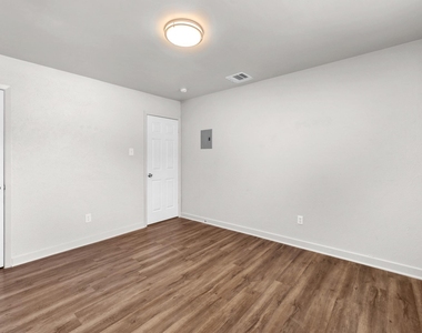 7600 E Woodstone Cv - Photo Thumbnail 15