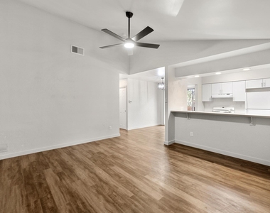 7600 E Woodstone Cv - Photo Thumbnail 2