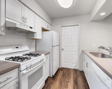 7600 E Woodstone Cv - Photo Thumbnail 7