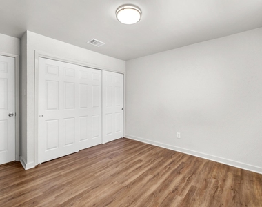 7600 E Woodstone Cv - Photo Thumbnail 12