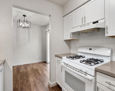 7600 E Woodstone Cv - Photo Thumbnail 6