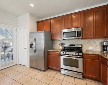 1520 Huckleberry Ln - Photo Thumbnail 10