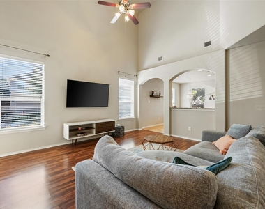 1520 Huckleberry Ln - Photo Thumbnail 6