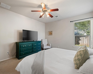 1520 Huckleberry Ln - Photo Thumbnail 16