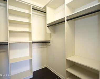 7801 Point Meadows Drive - Photo Thumbnail 10