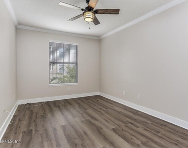 7801 Point Meadows Drive - Photo Thumbnail 7