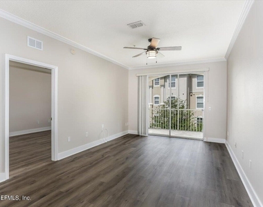 7801 Point Meadows Drive - Photo Thumbnail 12