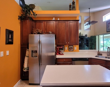8247 Hedgewood Drive - Photo Thumbnail 18