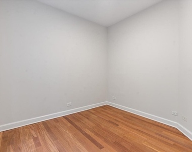 3518 N Hamlin Avenue - Photo Thumbnail 10