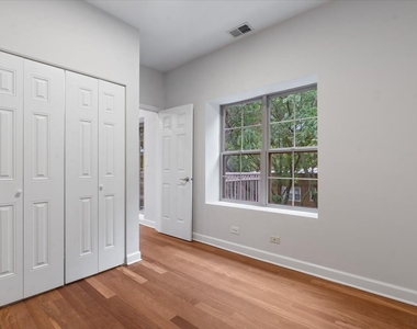 3518 N Hamlin Avenue - Photo Thumbnail 11