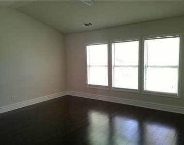 2302 Jasmine Glen Drive - Photo Thumbnail 24