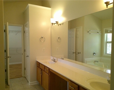 2302 Jasmine Glen Drive - Photo Thumbnail 26