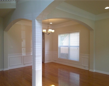 2302 Jasmine Glen Drive - Photo Thumbnail 8