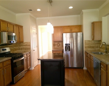2302 Jasmine Glen Drive - Photo Thumbnail 10