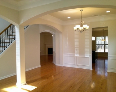 2302 Jasmine Glen Drive - Photo Thumbnail 9