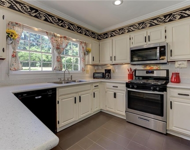 6310 Black Oak Drive - Photo Thumbnail 17