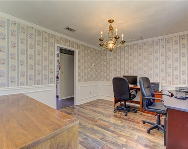 6310 Black Oak Drive - Photo Thumbnail 6