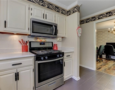 6310 Black Oak Drive - Photo Thumbnail 16