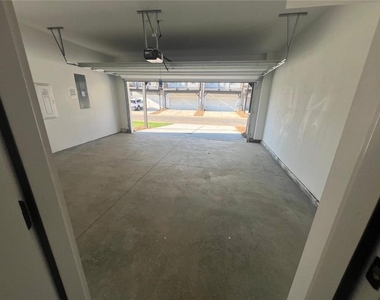 700 Payton Lane - Photo Thumbnail 3