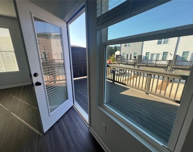 700 Payton Lane - Photo Thumbnail 9