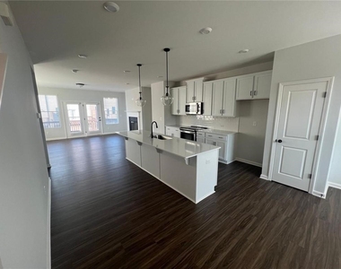 700 Payton Lane - Photo Thumbnail 7