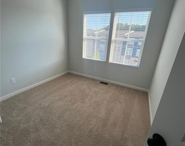 700 Payton Lane - Photo Thumbnail 20