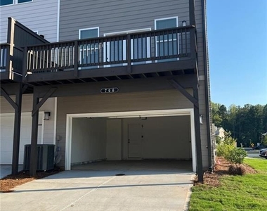 700 Payton Lane - Photo Thumbnail 2