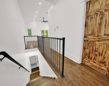 1453 W Garfield Boulevard - Photo Thumbnail 6