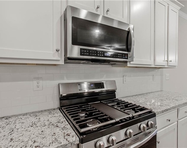 2423 Chene Drive - Photo Thumbnail 6