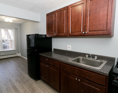 7333 N Ridge Boulevard - Photo Thumbnail 5
