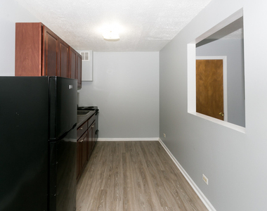7333 N Ridge Boulevard - Photo Thumbnail 4
