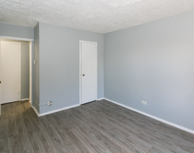 7333 N Ridge Boulevard - Photo Thumbnail 19