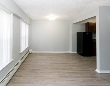 7333 N Ridge Boulevard - Photo Thumbnail 8