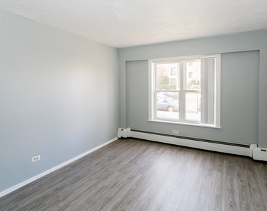 7333 N Ridge Boulevard - Photo Thumbnail 15