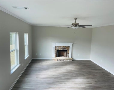 305 Melody Lane Ne - Photo Thumbnail 12